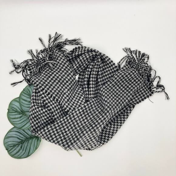 Calvin Klein Gray Black Fringe Mini Houndstooth Acrylic Soft Lightweight Scarf - Picture 3 of 9